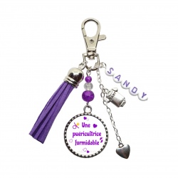Porte clés ou bijou de sac "Une puéricultrice formidable" personnalisable