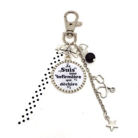 Porte-clés ou bijou de sac "Je suis une infirmière qui déchire"