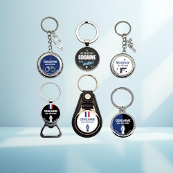 Porte-clés gendarme qui déchire, décapsuleur gendarmerie
