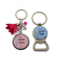 Porte clés et décapsuleur duo "Bientôt mamie" "Bientôt papy"