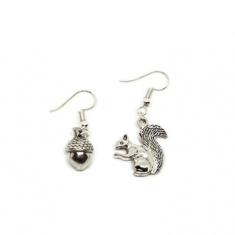 Boucles d'oreilles dépareillées, asymétriques Ecureuil et son gland
