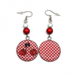 Boucle d'oreille cerise asymétrique